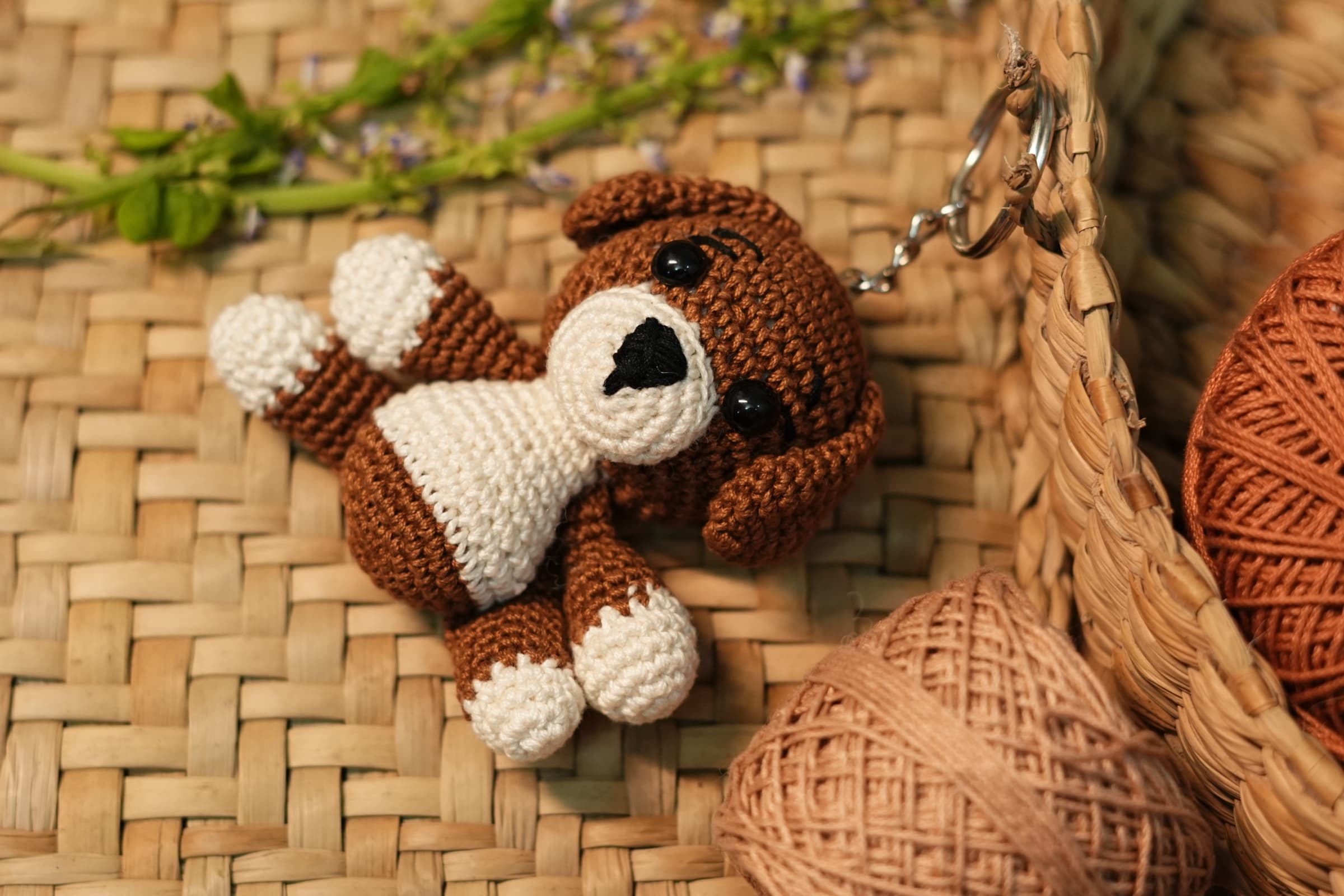 Cocoa Cuddle Dog Keychain detail